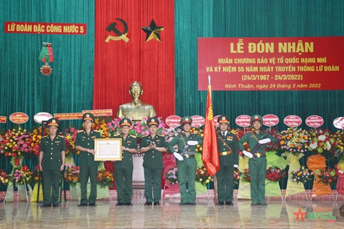 Lữ đoàn Đặc công nước 5 đón nhận Huân chương Bảo vệ Tổ quốc hạng Nhì